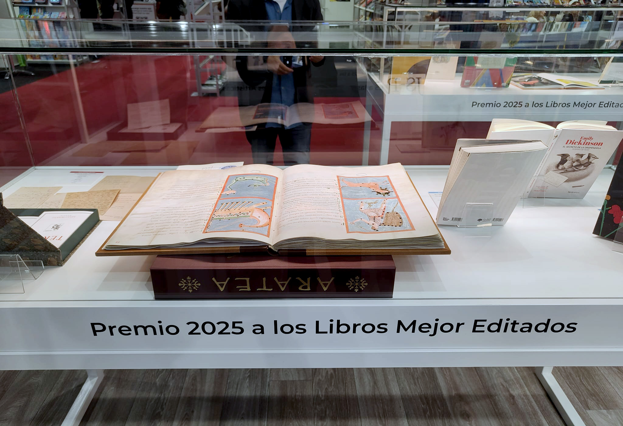 Showcase of the awarded facsimile Aratea